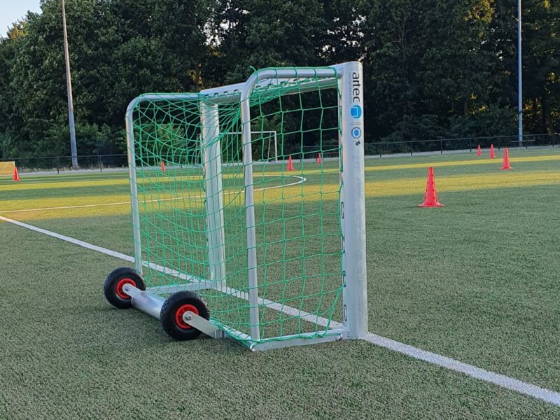 Mini goal PROTECTOR with anti-tilt device, 1.80 x 1.20 m, made of aluminum, fully welded, milled net suspension, color aluminum natural, projection 0.50 m, open back, oval profile