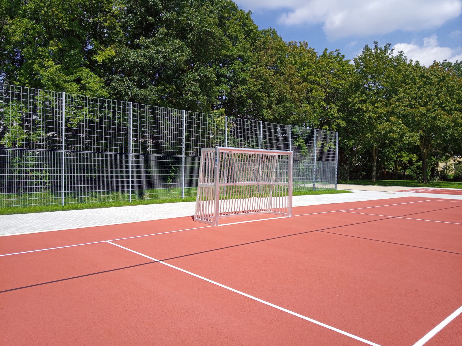 Recreational goal with closed back frame