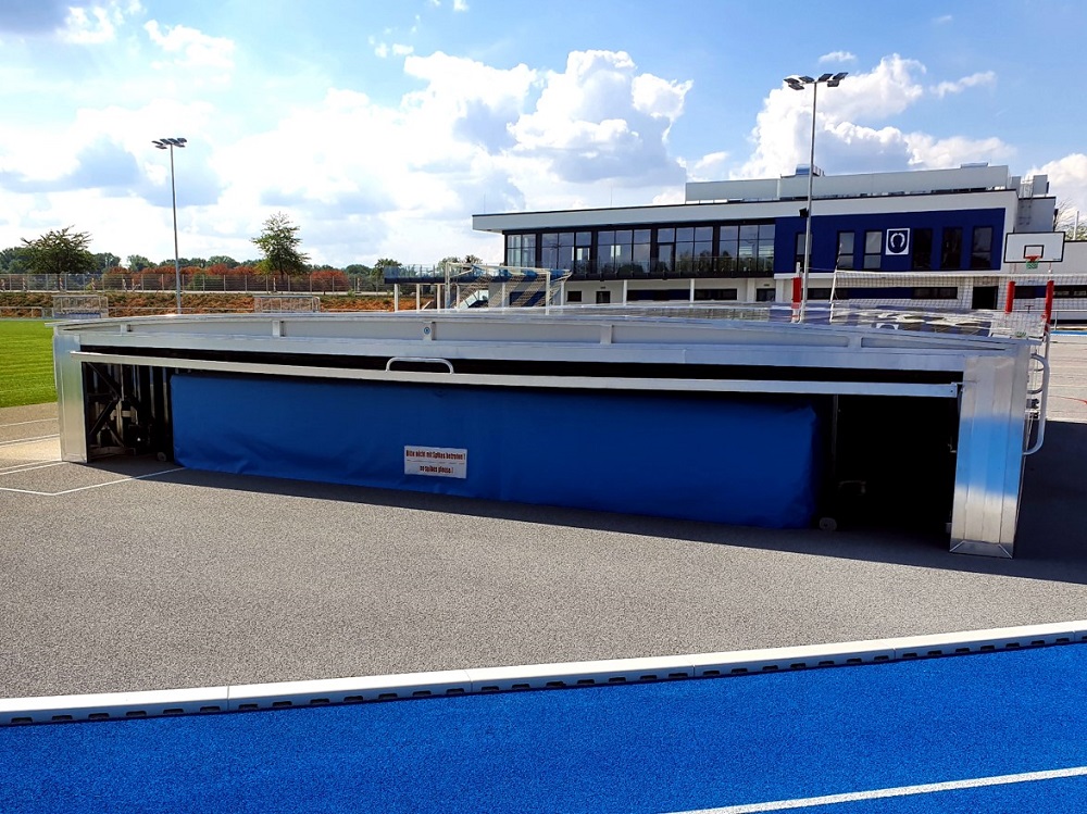 Mobile safety cover for pole vault landing areas