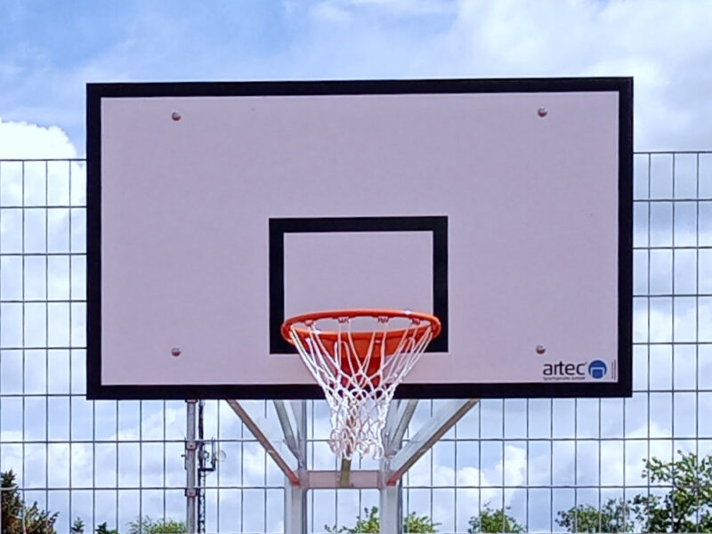 Large backboard with rubber border