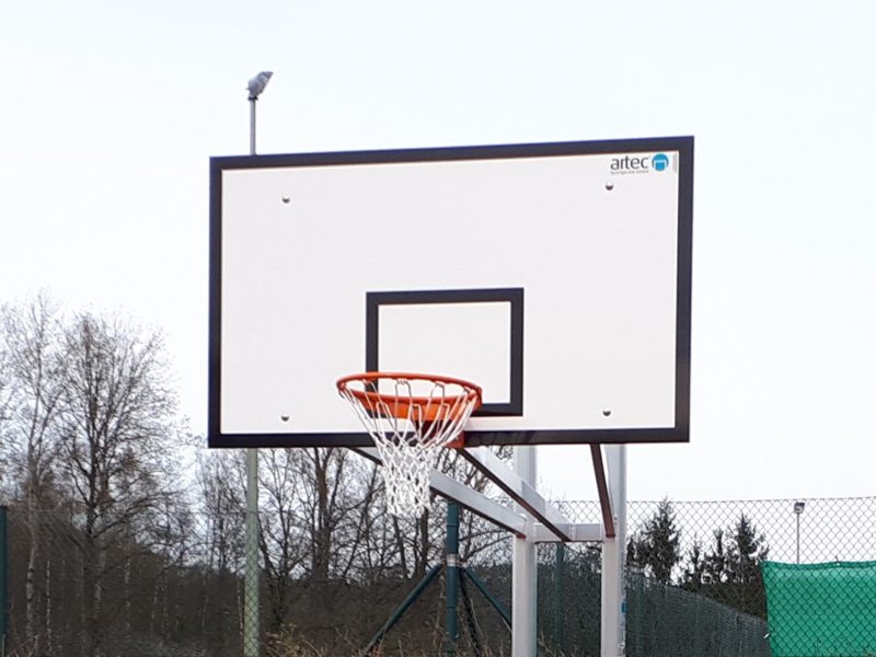 Large coplast basketball backboard, 1.80 x 1.05 m