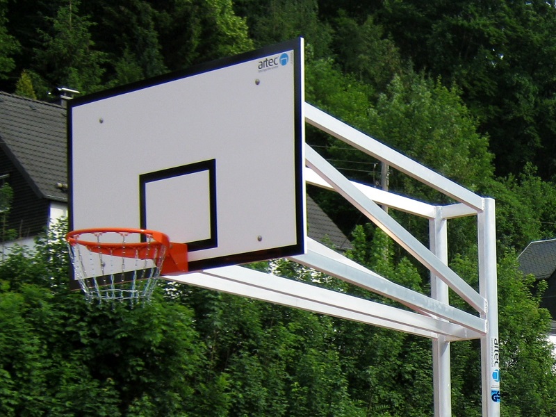 Sturdy two-pole basketball post made of aluminum