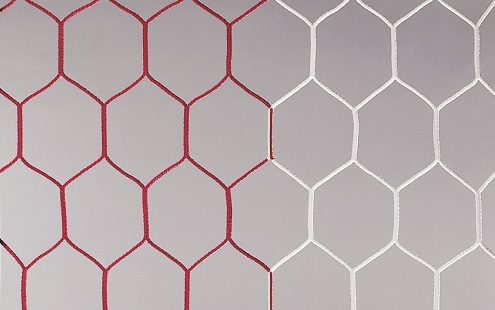 Soccer goal net with honeycomb meshes in red/white